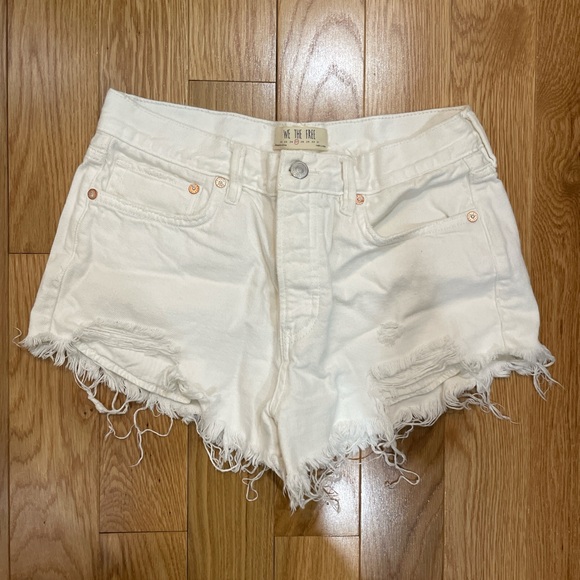Loving Good Vibrations Free People distressed denim shorts white - Picture 3 of 4